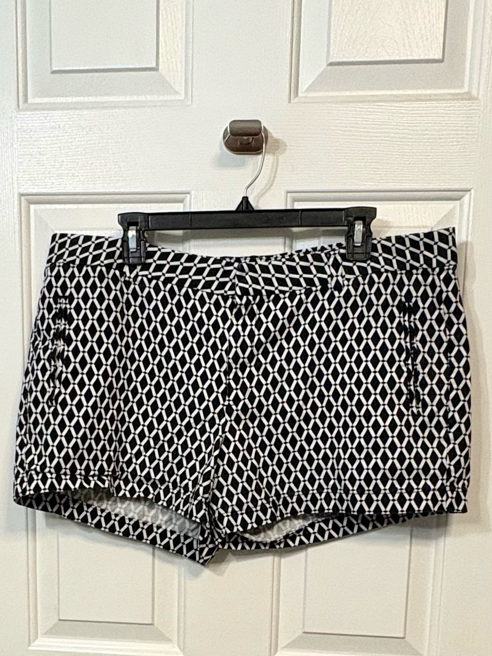 STYLUS Black and White Geometric Bermuda Shorts